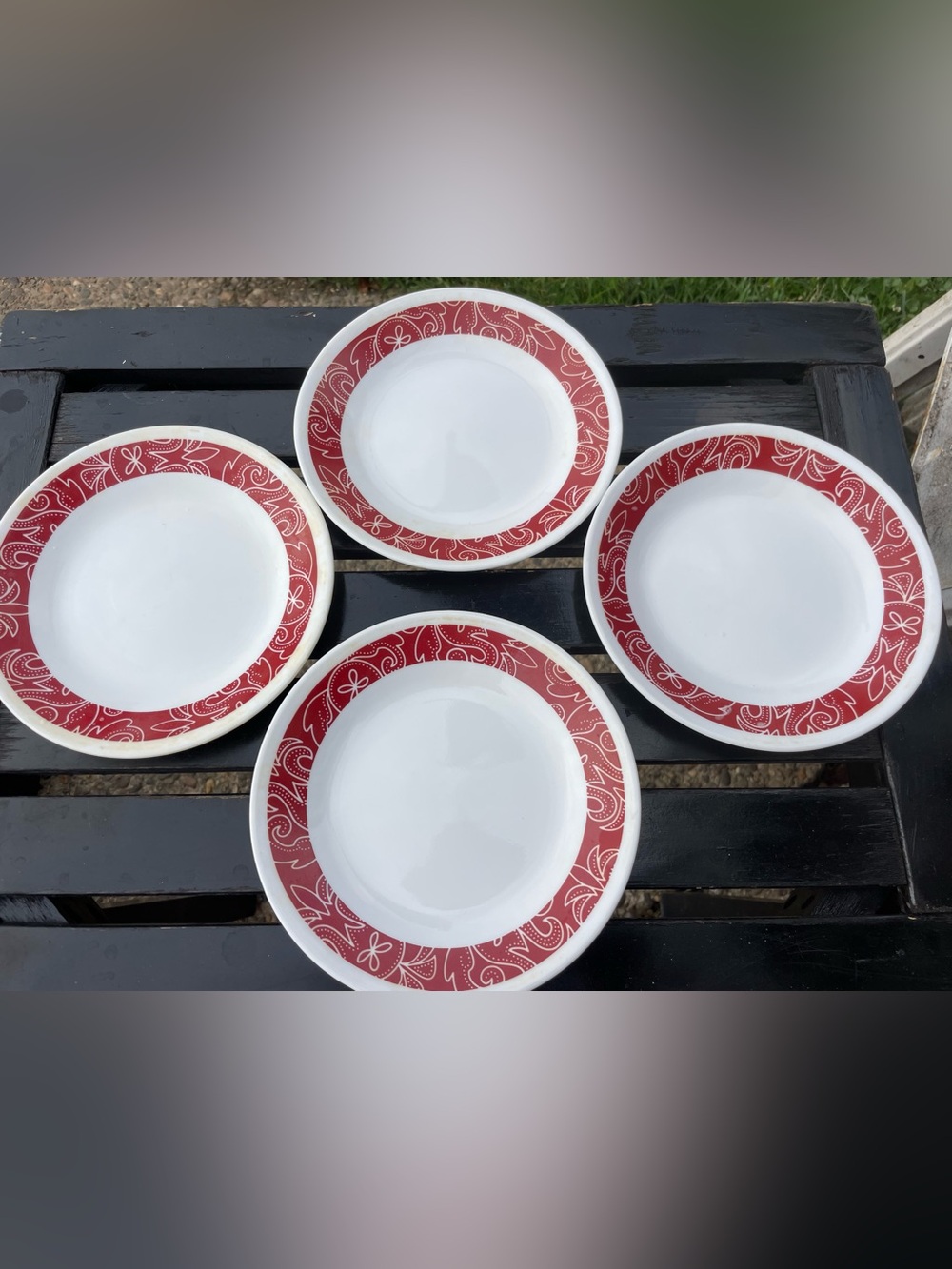 Set Corelle Vitrelle Bandhani Salad or Lunch Plates Red Trim USA 8 1/2”